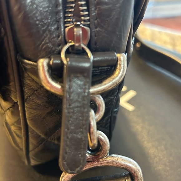 Chanel Handbag with receipt. Carried only once. - Picture 4 of 9